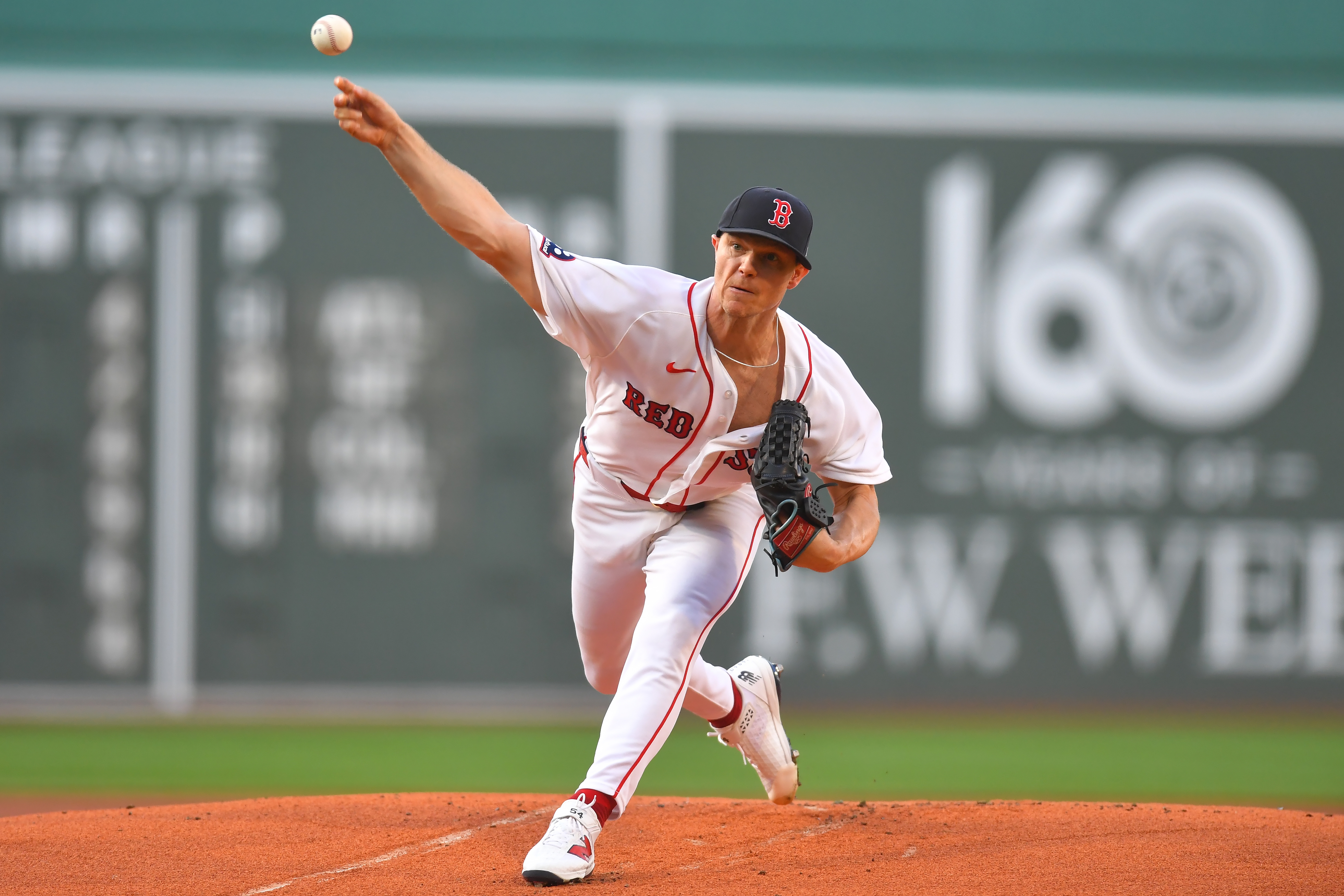 Red Sox pitcher Sonny Gray working on no-hitter against Yankees through 7 innings