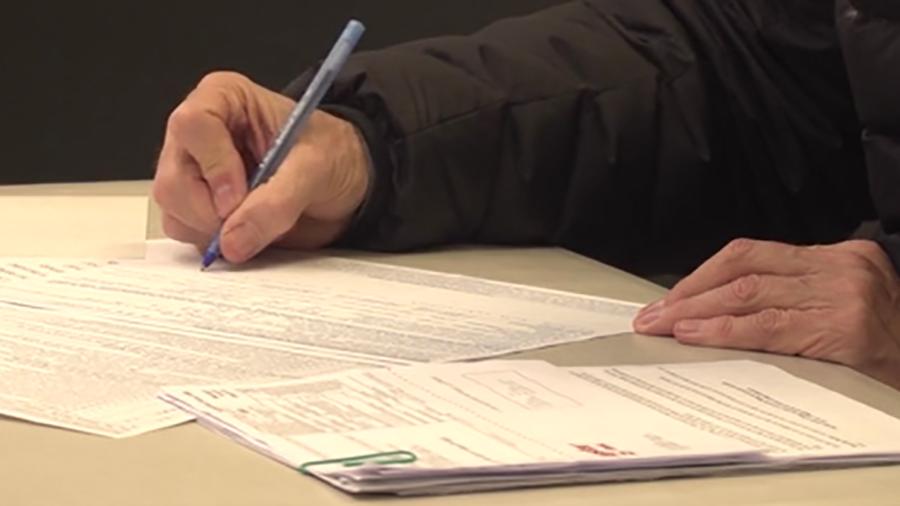AARP volunteers offer free tax help for seniors