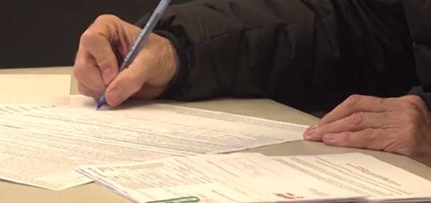 AARP volunteers offer free tax help for seniors
