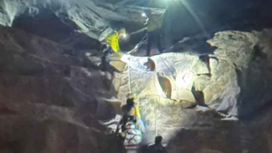 Woman's hair gets tangled in rappelling device while canyoneering in Moab