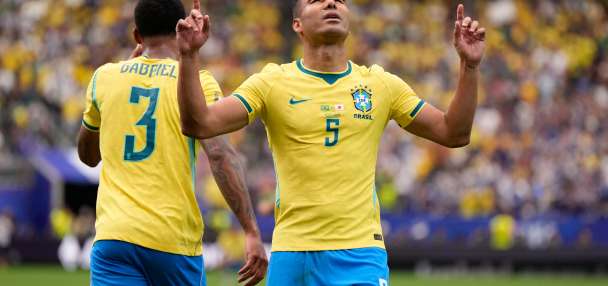 Gabriel Martinelli scores late in injury time to help Brazil beat Japan 2-1 at World Cup