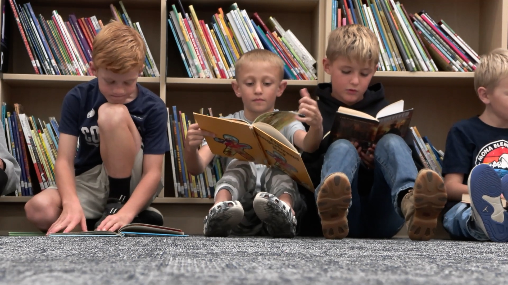 Mona Elementary students learn life lessons with library fundraiser