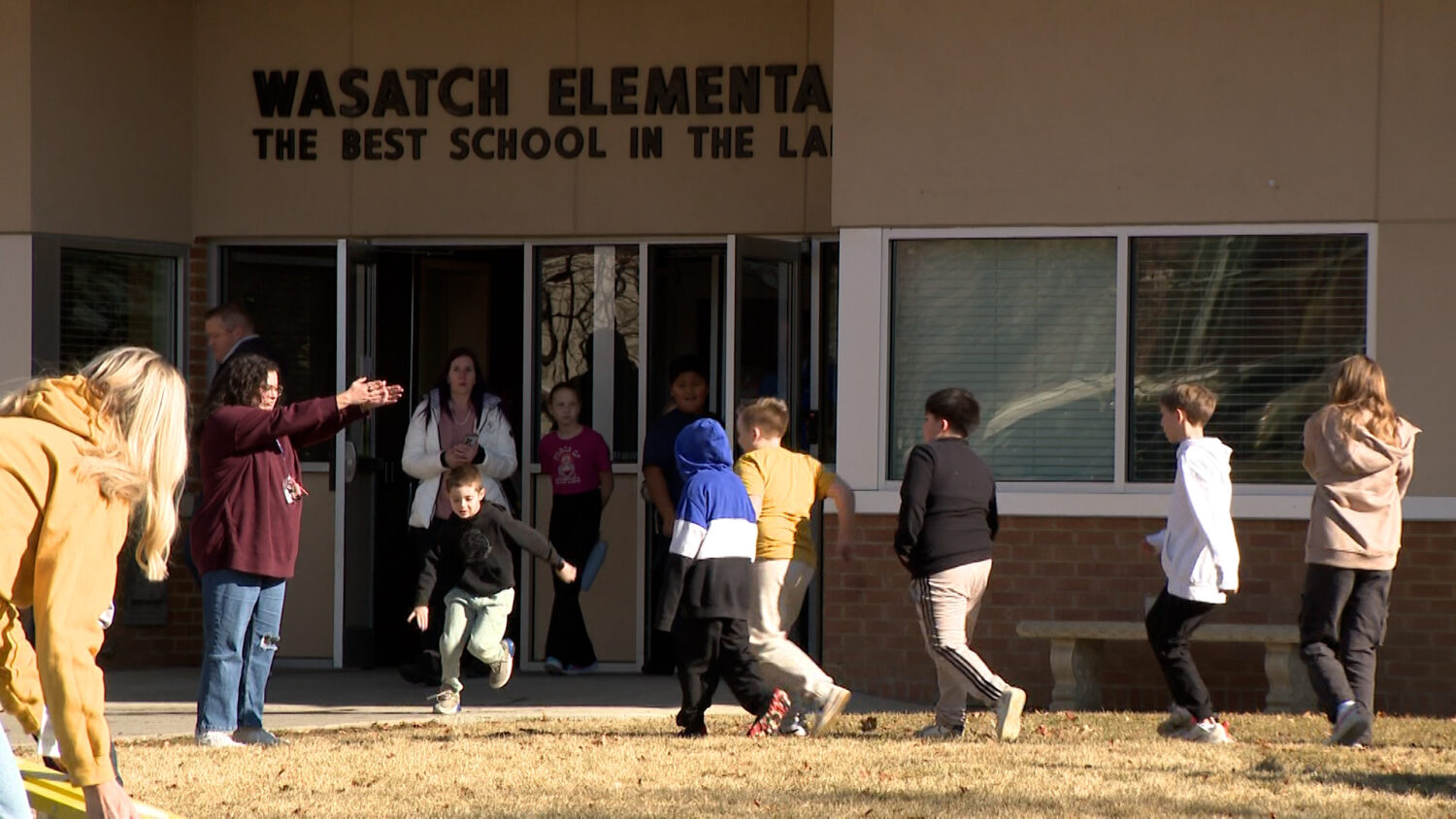 Students and faculty outside of Wasatch Elementary School. (Stuart Johnson, KSL TV)