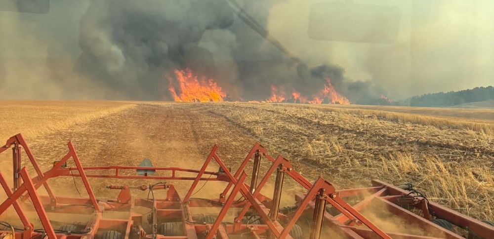 Farmer uses disc plow to help fight Monticello fire