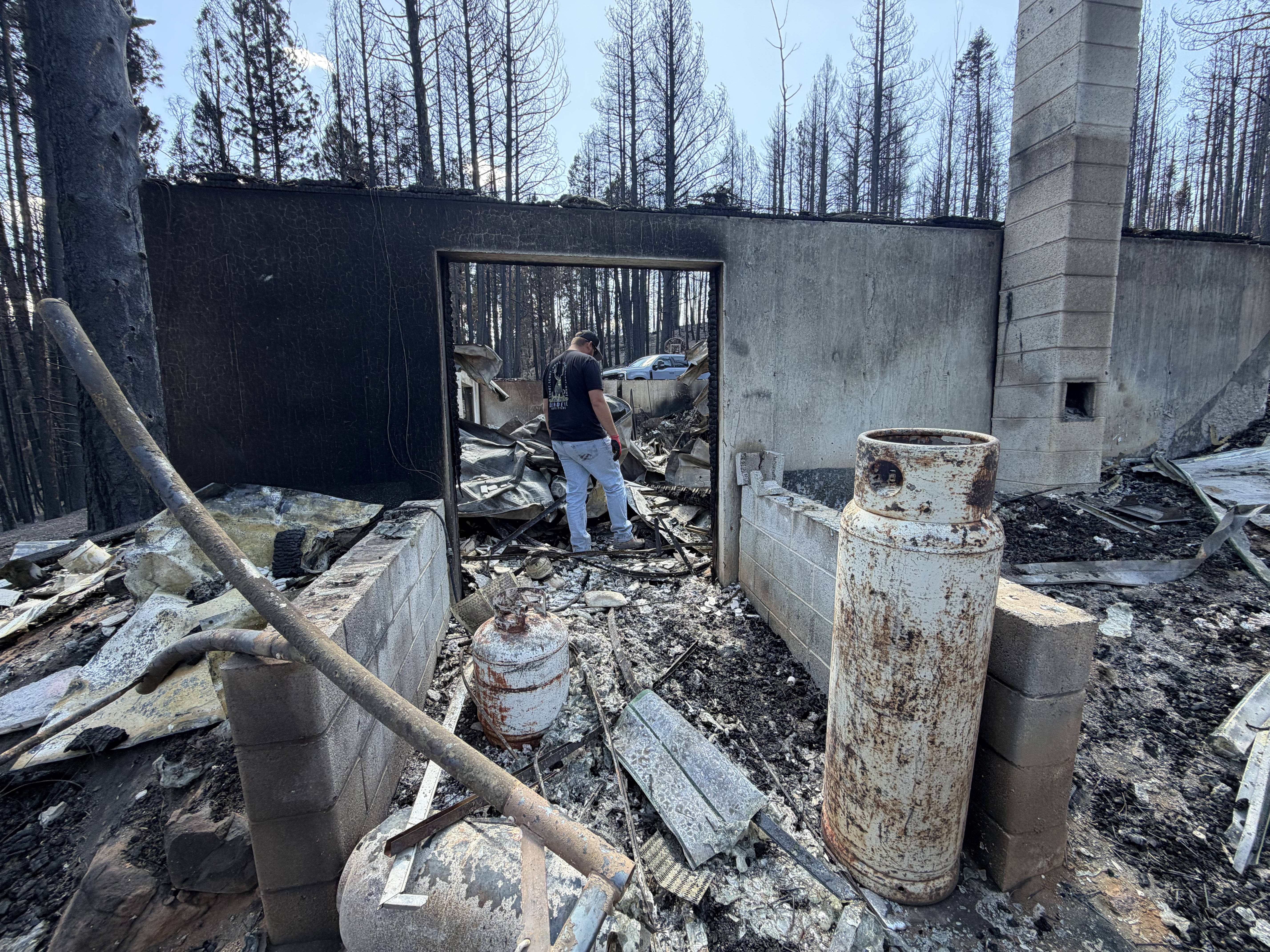 Families return to Cottonwood Fire devastation, see losses for the first time