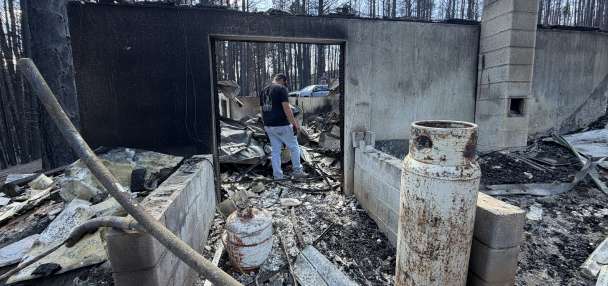Families return to Cottonwood Fire devastation, see losses for the first time