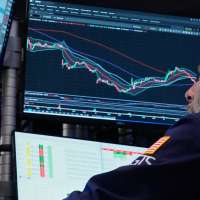 House takes first step to ban lawmakers from trading stocks