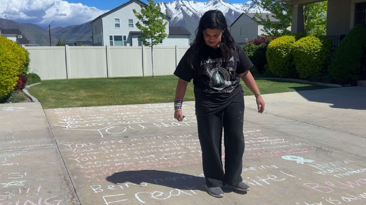 13-year-old Bailey Rama has been writing encouraging messages on her driveway.