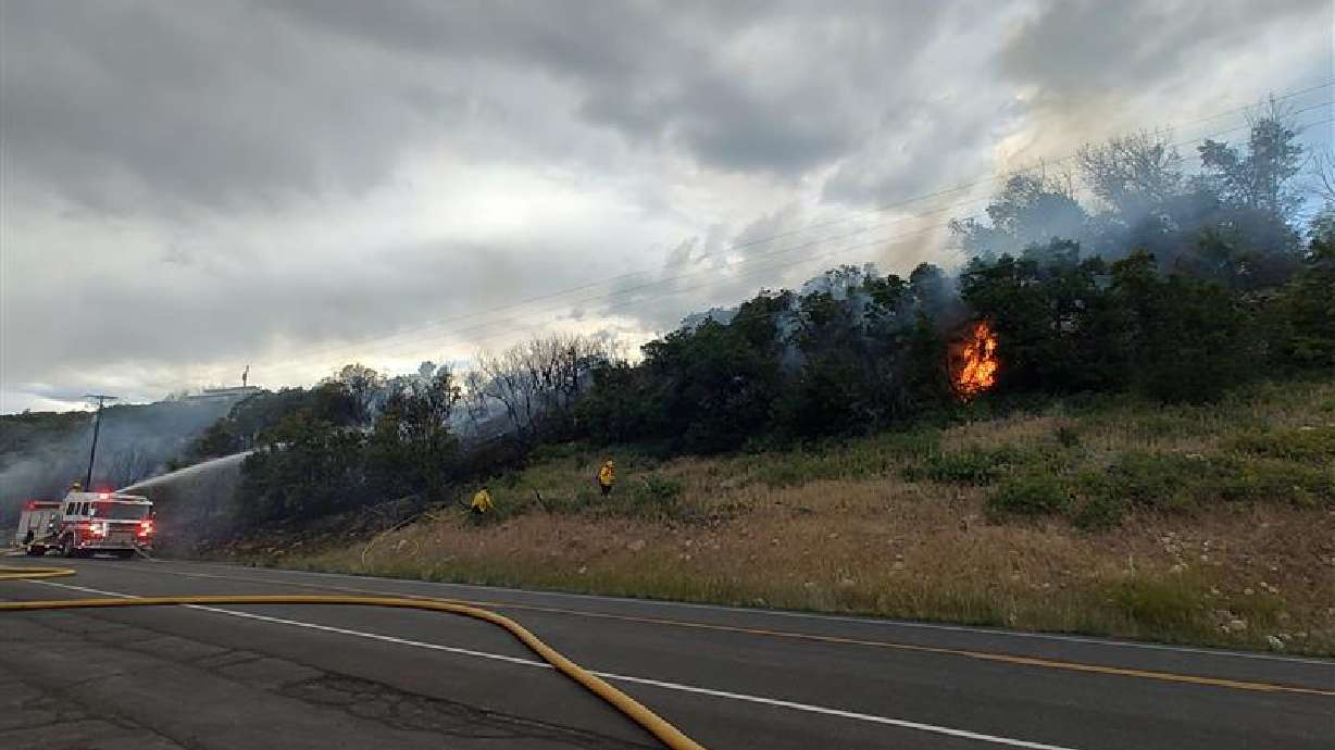 Summit County wildfire causes power outage, SR 35 closure