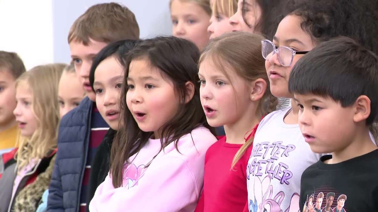 Holiday music connects students and seniors in Salt Lake City