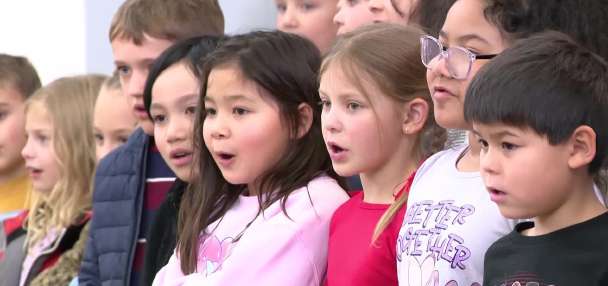 Holiday music connects students and seniors in Salt Lake City