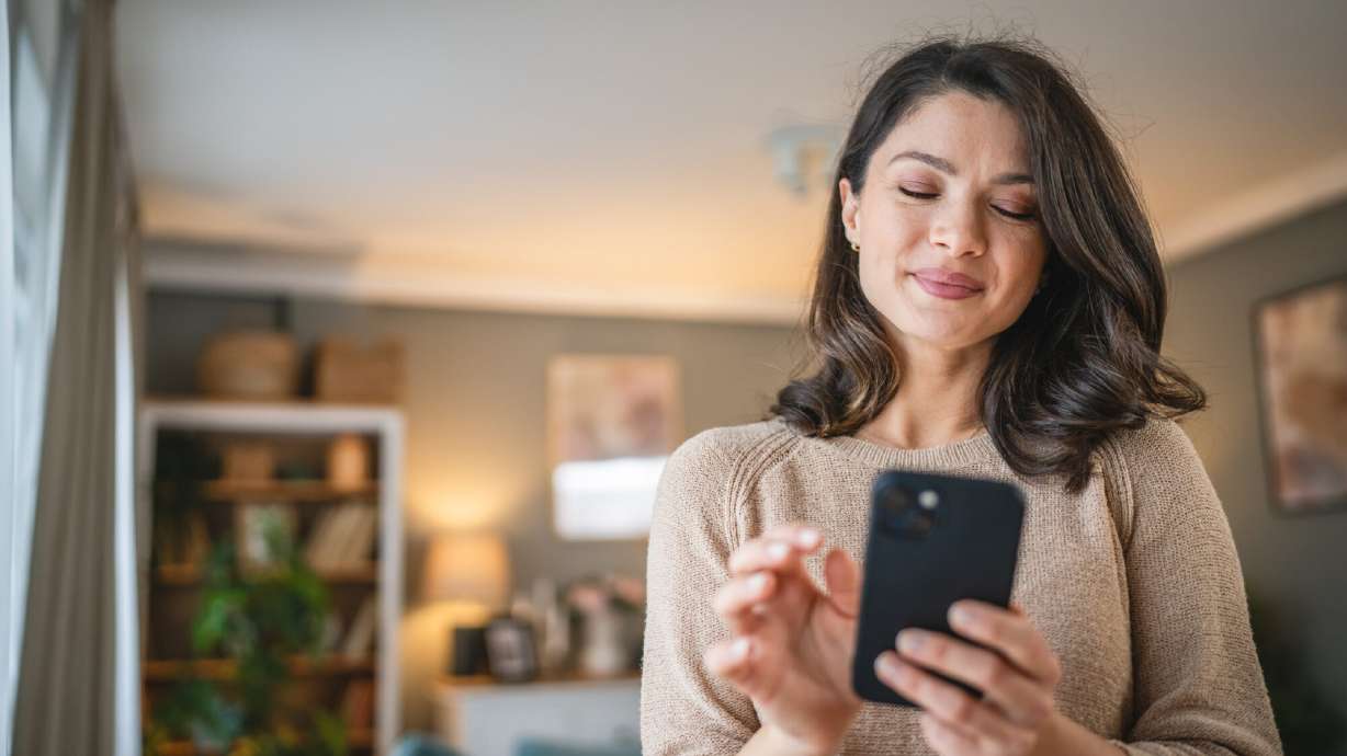 More and more adults are starting to question their own phone habits and the impact those habits are having on sleep, focus and relationships. Sarah Kimmel shared four practical tools and simple strategies to help us break our phone addiction.