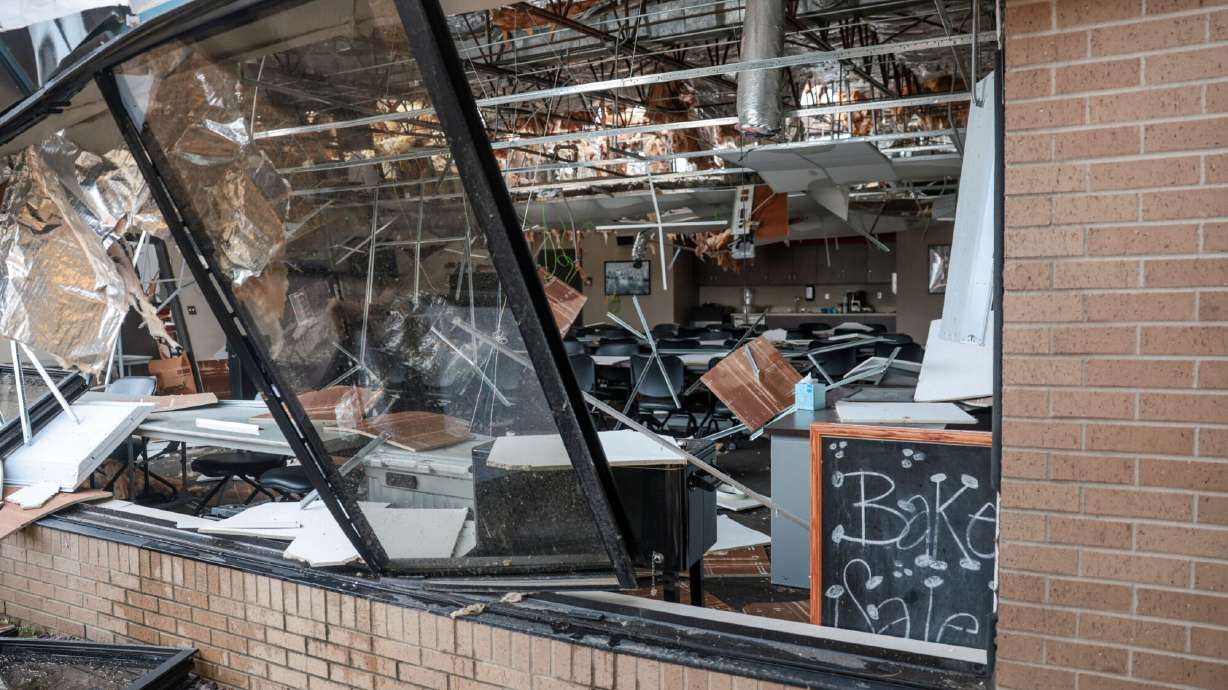 Tornadoes kill 6 people in Michigan and Oklahoma as powerful storms hit nation's midsection