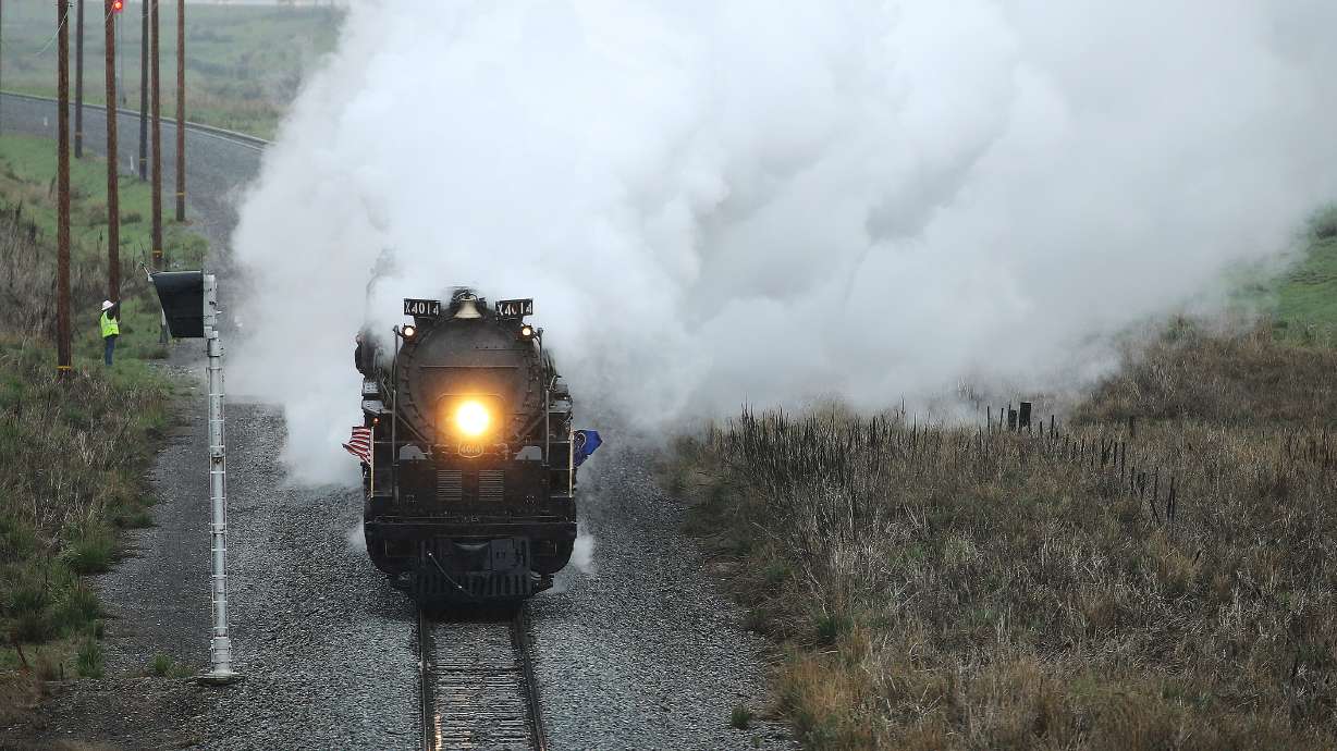 World's largest steam engine rolls through Utah