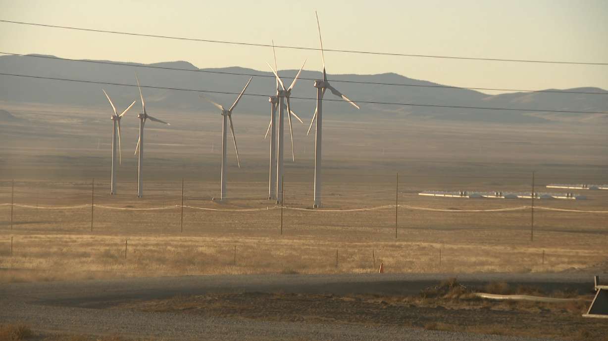 Wyoming electric utility dumps wind and solar in long-term planning