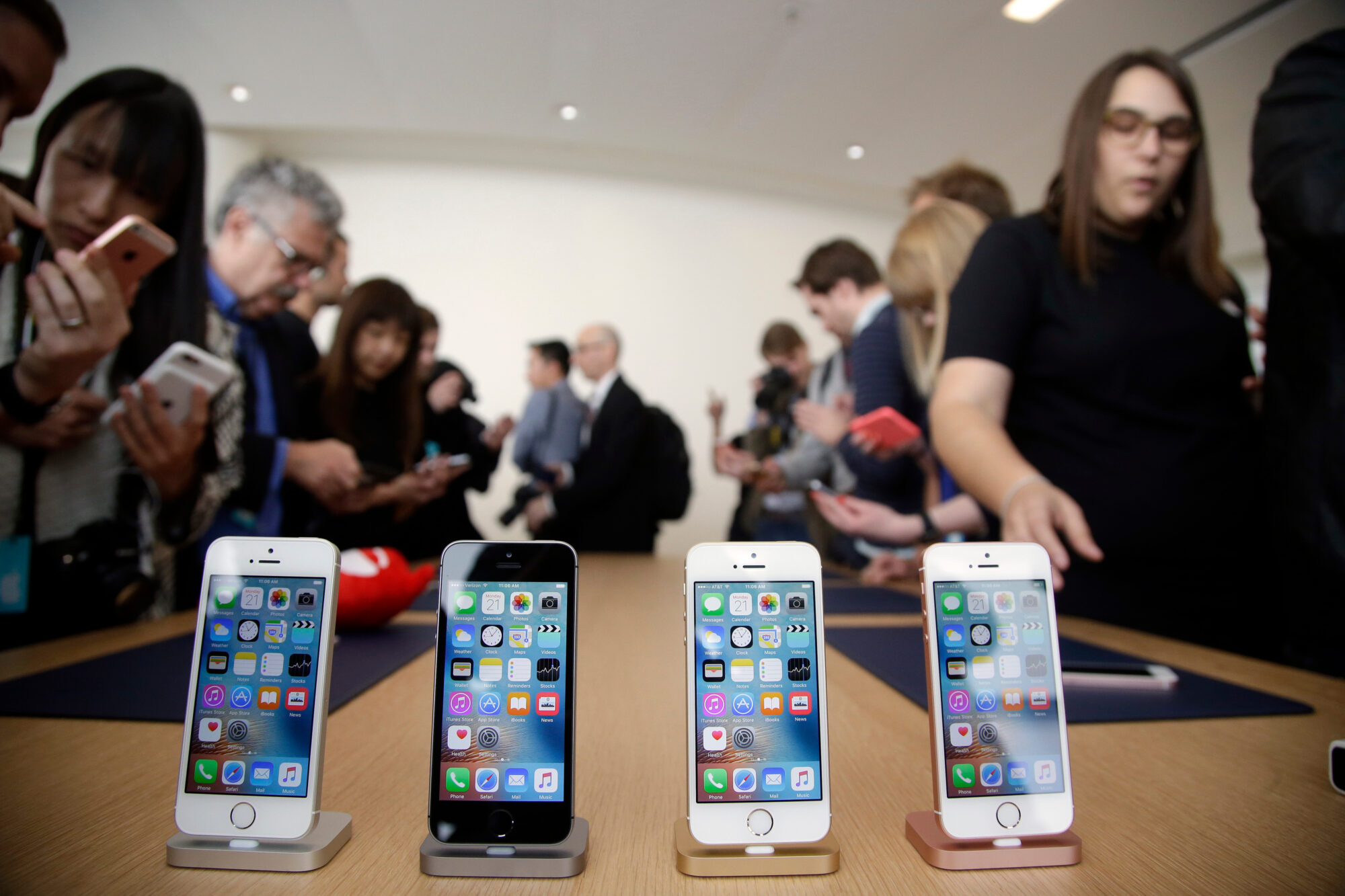 Some iPhone owners could get up to $95 payment after Apple agrees to settle case for $250 million