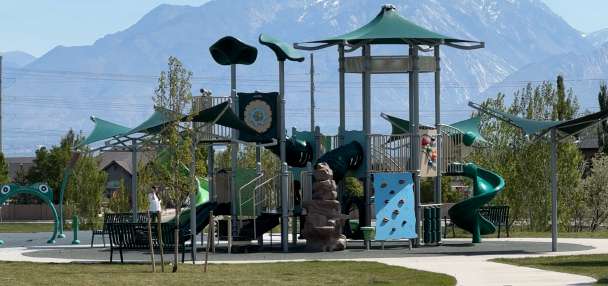 Woman visits all 511 parks in Salt Lake County, then catalogues them for online guide