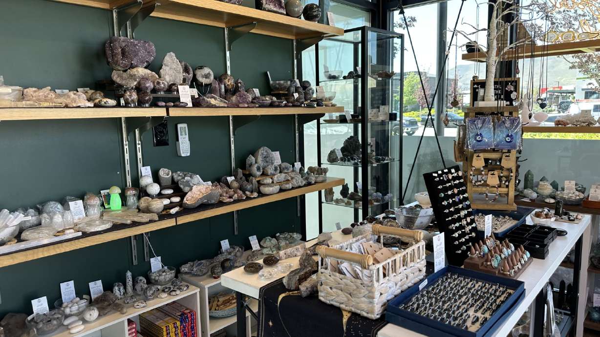 Riverton business owner ‘shocked’ after woman steals hundreds in merchandise caught on camera