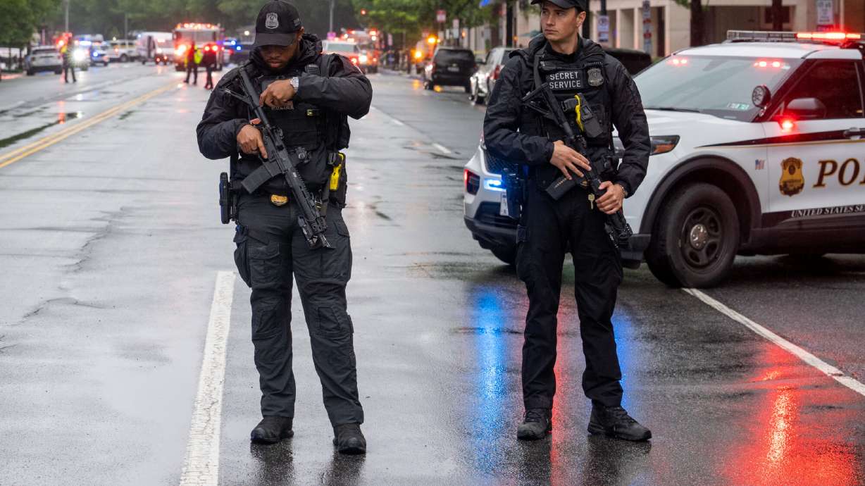 Suspect dead after opening fire near White House security checkpoint, Secret Service says