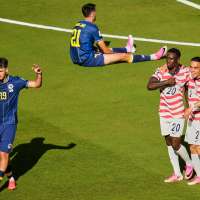 U.S. beats Bosnia-Herzegovina 2-0 to advance to round of 16 and keep its World Cup dreams alive