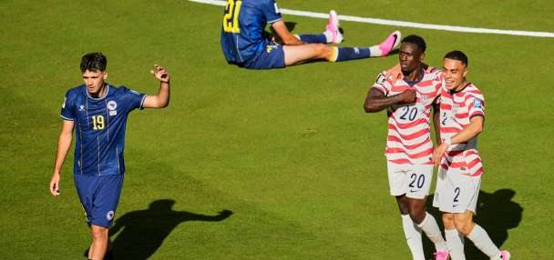 US beats Bosnia-Herzegovina 2-0 to advance to round of 16, keeping World Cup dreams alive