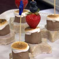 Star-Shaped S'mores Graham Cakes