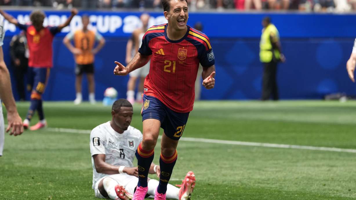 Spain's Mikel Oyarzabal (21) celebrates after scoring his side's opening goal during the World Cup round of 32 soccer match between Spain and Austria in Inglewood, Calif., near Los Angeles, Thursday, July 2, 2026.