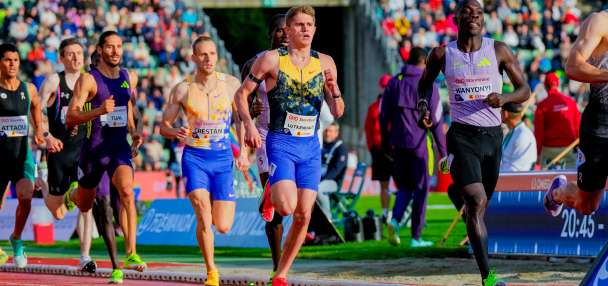 Brandon Miller storms past 17-year-old Cooper Lutkenhaus to win the 800 at Prefontaine Classic