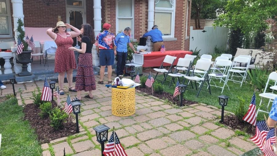 Leaders of the Congregation Kol Ami gathered outside their Rabbi's house to prepare for their Friday evening Shabbat service on Friday.
