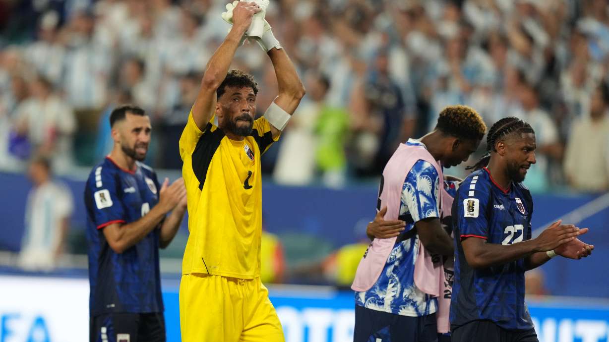 Cape Verde goalkeeper Vozinha (1) applauds the crowd as he leaves after the World Cup round of 32 soccer match between Argentina and Cape Verde in Miami Gardens, Fla., Friday, July 3, 2026.
