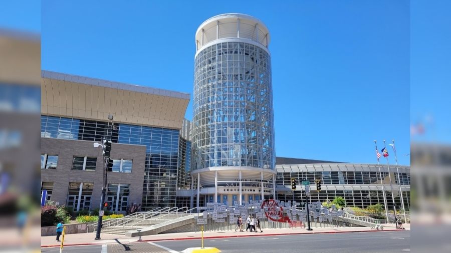 Nazarene Youth Conference gathers 10,000 high schoolers to walk 22,000 miles in prayer