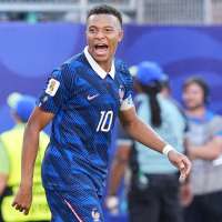 Kylian Mbappé of France scores 19th career World Cup goal, 1 behind Golden Boot rival Messi
