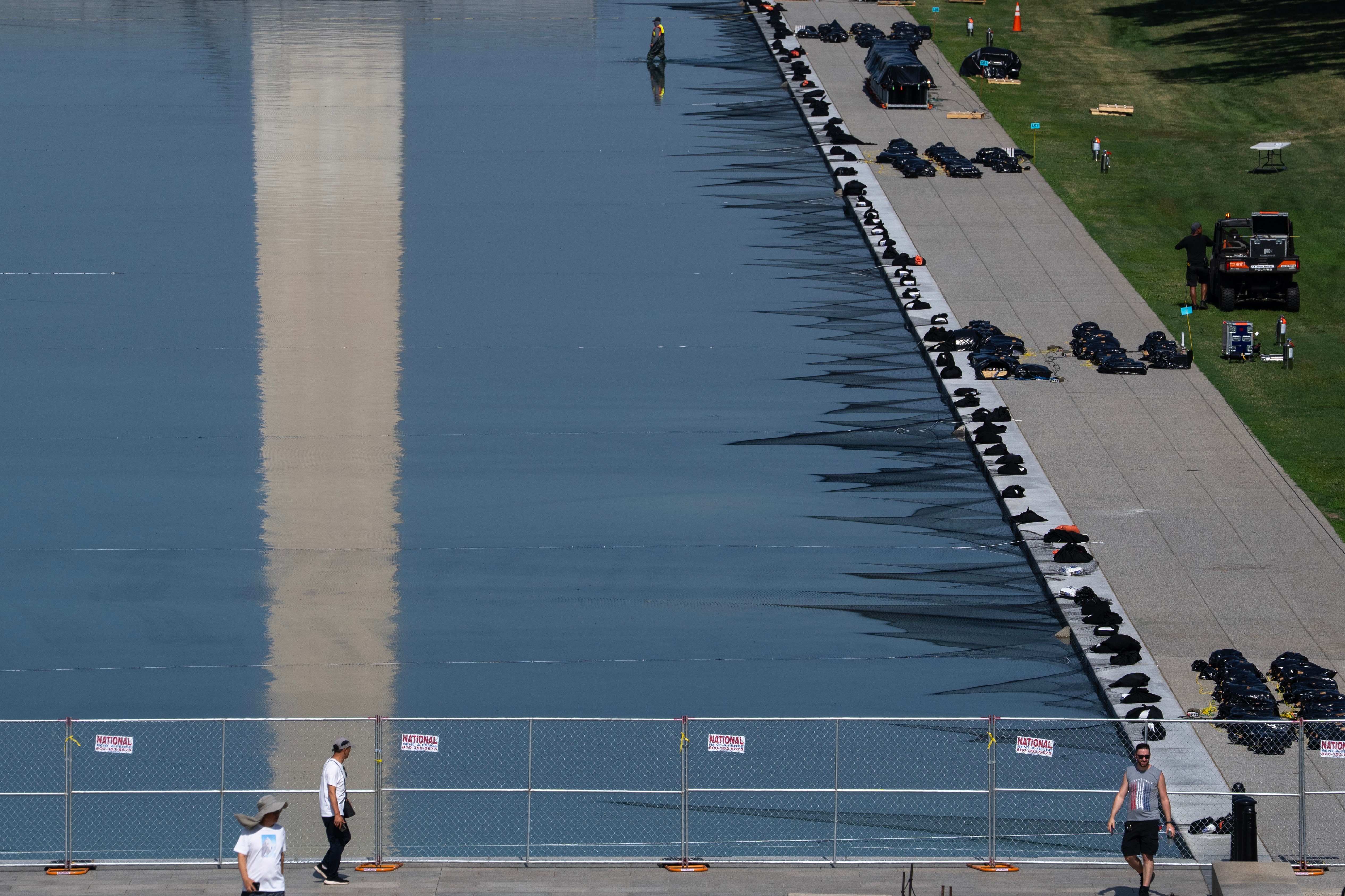 Trump's administration won't seek new bids to repair the Lincoln Memorial Reflecting Pool