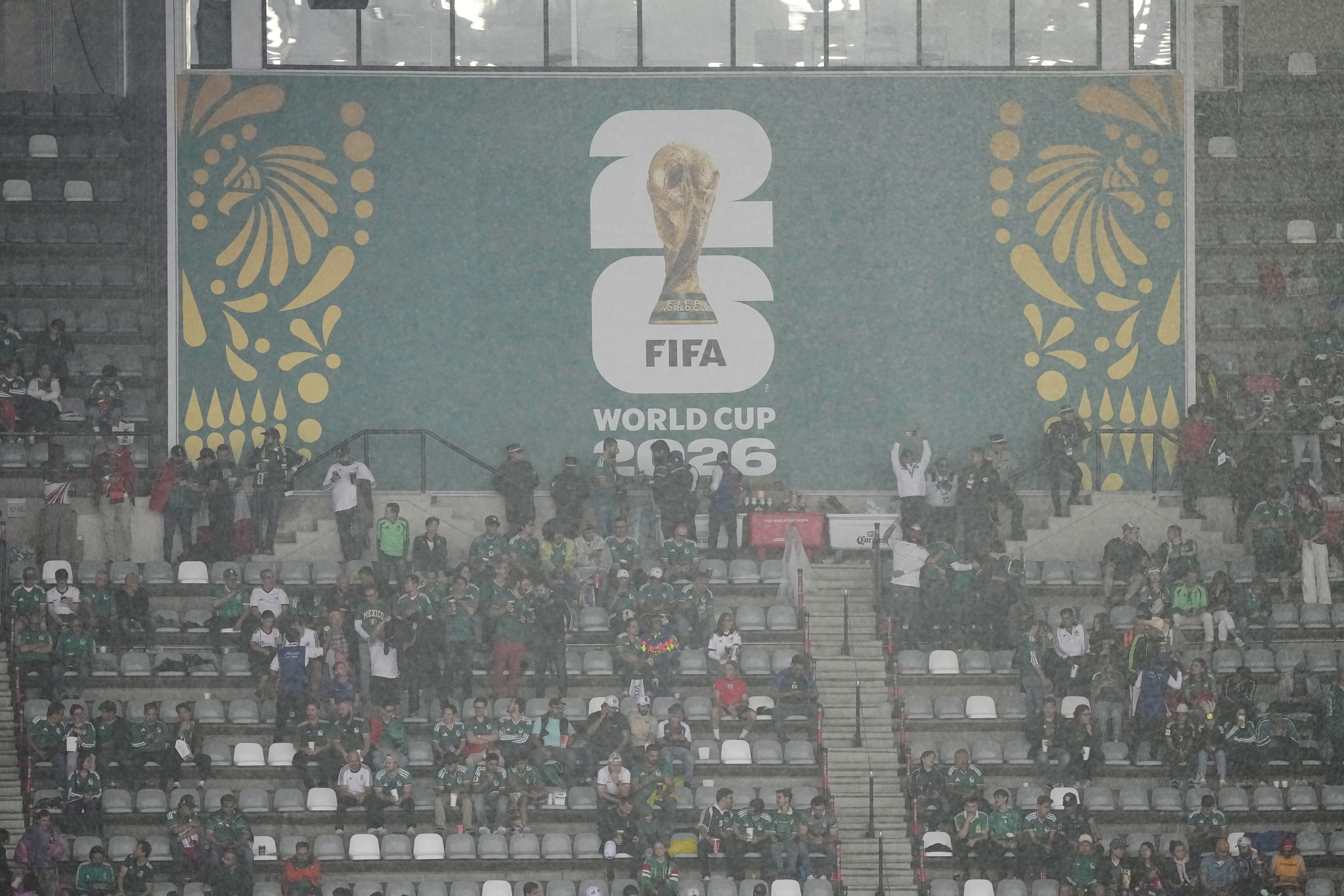 Mexico-England World Cup round of 16 match delayed by 1 hour because of thunderstorm