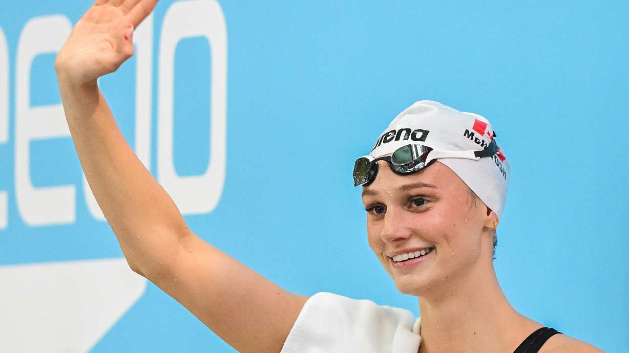 Summer McIntosh waves to fans after setting a new world in the women's 200m butterfly final at the Canadian Swimming Trials in Montreal, on Sunday, July 5, 2026.
