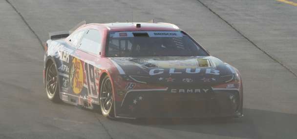 Briscoe holds off Bell in NASCAR's return to Chicagoland Speedway