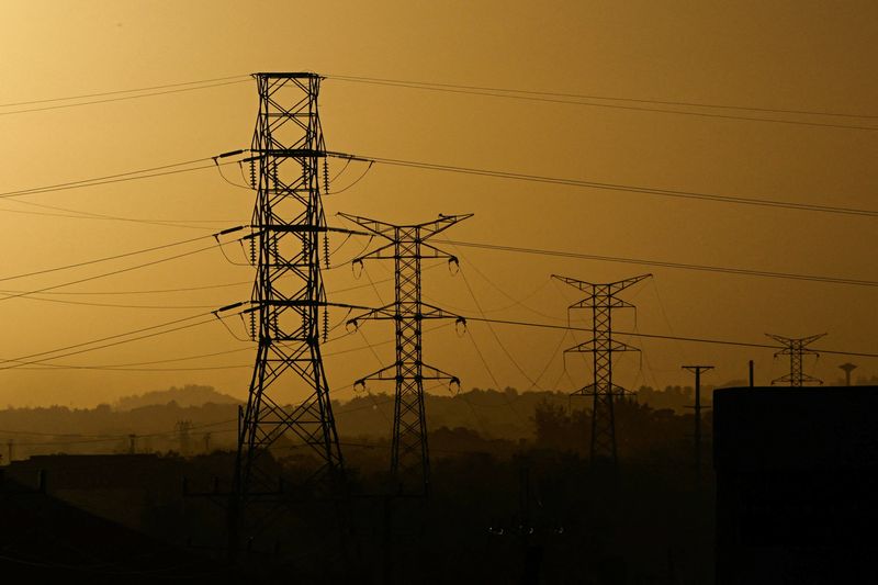 Cuba begins to restore power to Havana following nationwide blackout