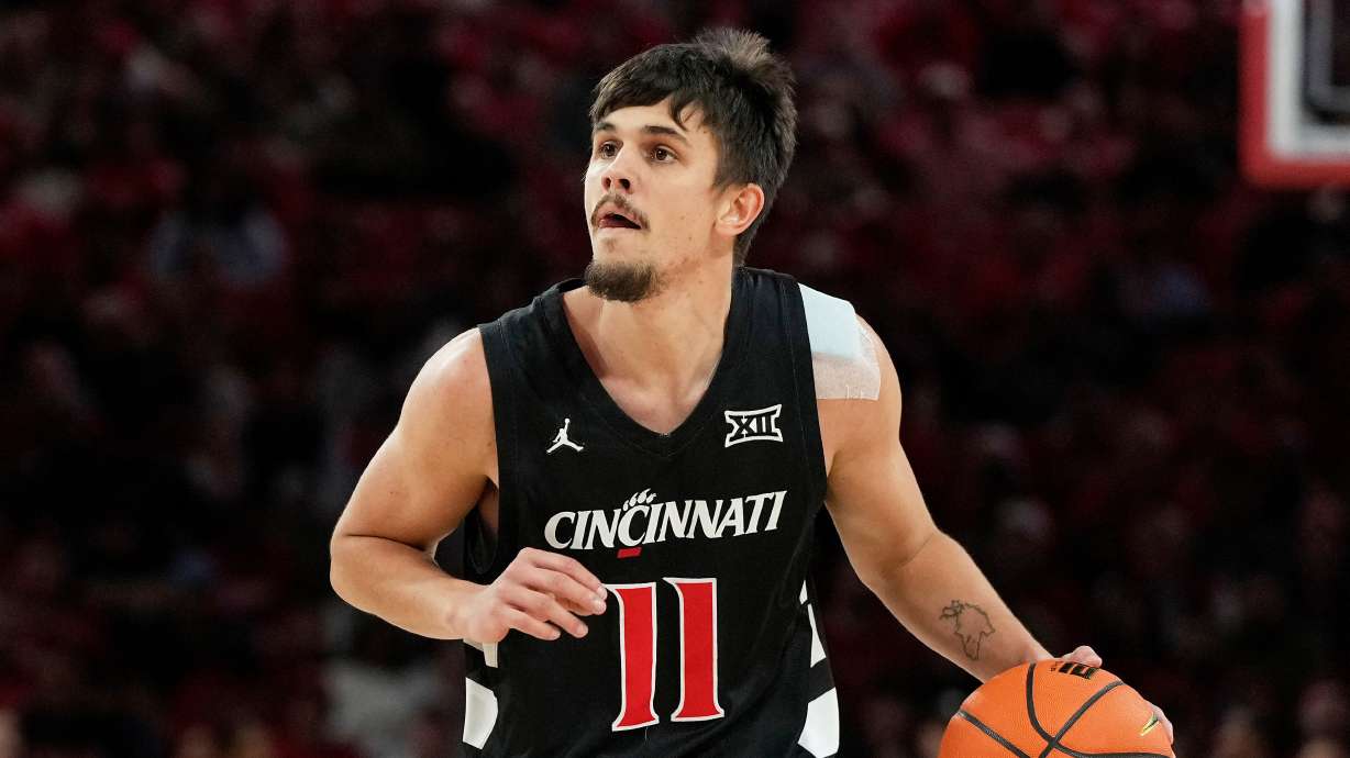FILE - Cincinnati guard Kerr Kriisa (11) handles the ball during the first half of an NCAA college basketball game against Houston, Saturday, Jan. 31, 2026, in Houston.