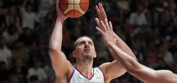 Jokic reaffirms desire to stay with Nuggets for entire career, plans on waiting to sign extension