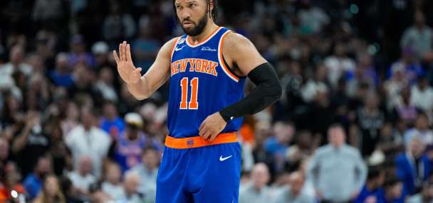 Jalen Brunson has left wrist surgery, Knicks star expected back on court this summer, AP source says