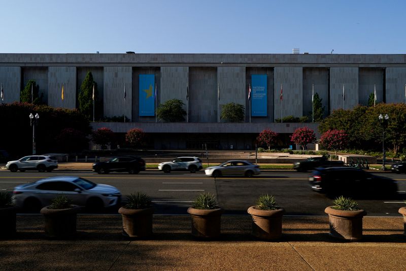 Smithsonian head says White House report unfairly characterized US history museum