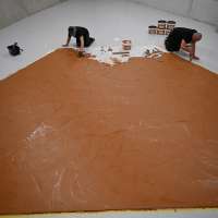 Museum honors a late artist by covering its floor in enough peanut butter to make 15,000 sandwiches
