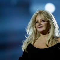 Bonnie Tyler, who topped the charts with epic 'Total Eclipse of the Heart,' has died at 75