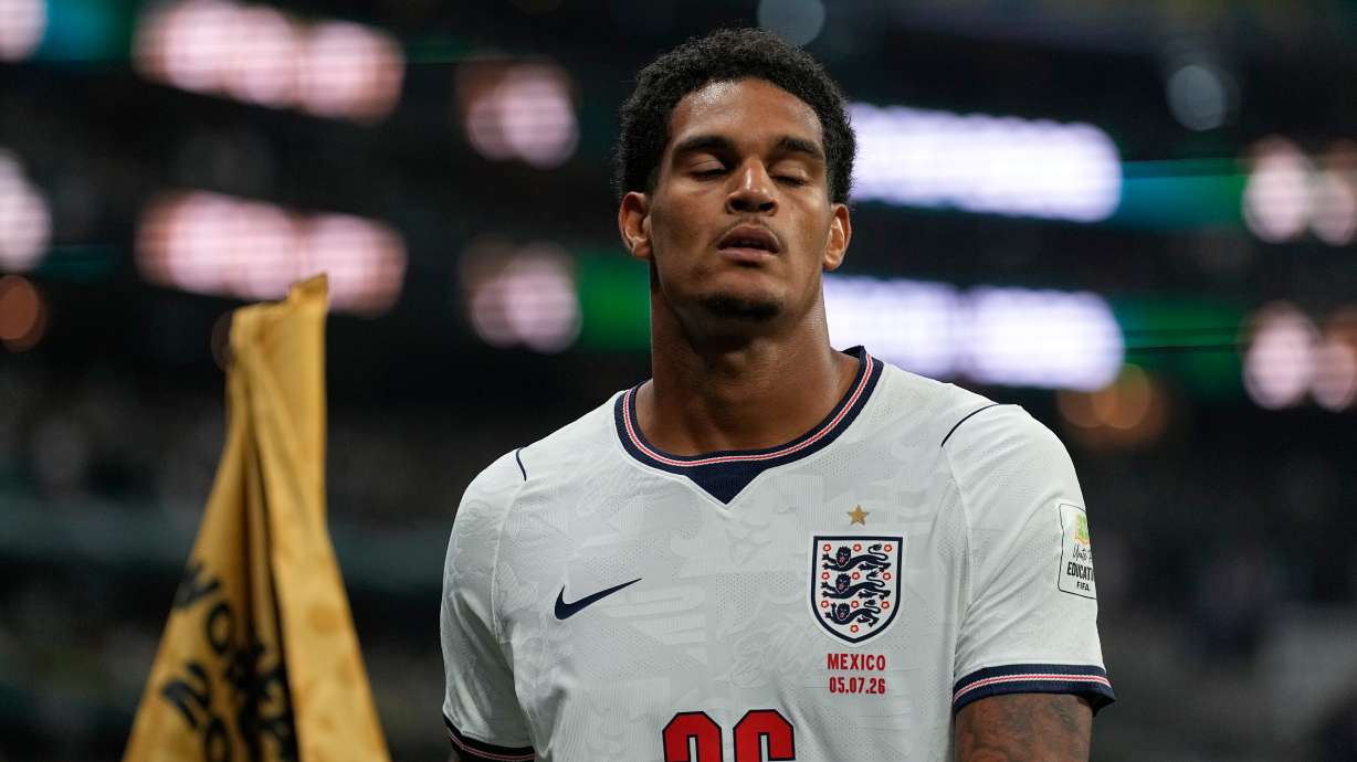 England's Jarell Quansah (26) leaves the field after receiving a red card during the World Cup round of 16 soccer match between Mexico and England in Mexico City, Sunday, July 5, 2026.