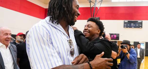 Raptors and Clippers put trade for Kawhi Leonard on hold, pending end of NBA investigation