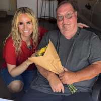 Utah woman's viral video helps raise more than $174K for Navy veteran she spotted at airport