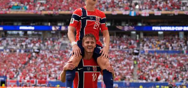 England and Norway tied 1-1 at halftime of World Cup quarterfinal