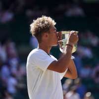 American 16-year-old Jordan Lee wins Wimbledon juniors tournament as a qualifier