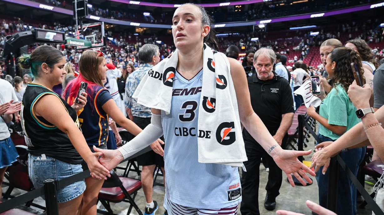 Toronto Tempo's Marina Mabrey (3) greets fans following her team's win over the New York Liberty in a WNBA basketball game in Montreal, Sunday, July 12, 2026.
