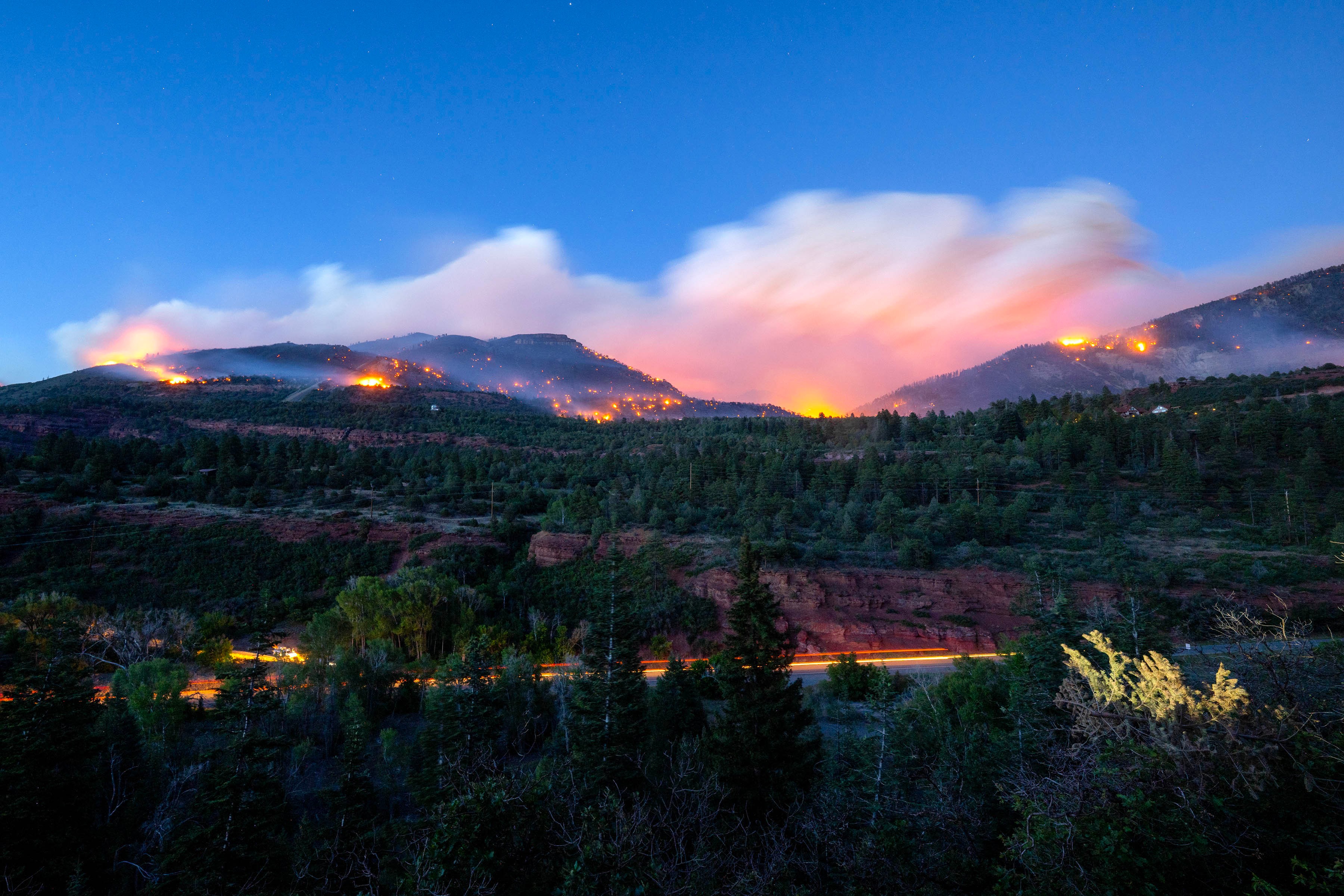Crash of a helicopter helping to fight a Colorado wildfire leaves the pilot dead